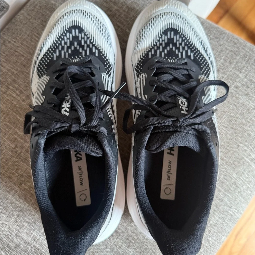 Women’s Hoka Skyflow Sneaker - Picture 6 of 8